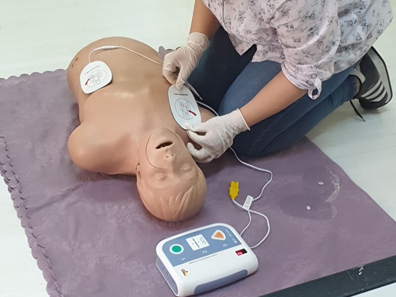 Otomatik Eksternal Defibrilatör (OED) Kullanımı Güvenli Midir?